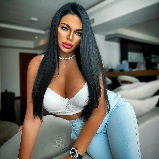 Cassandra, Barbie varianta +18