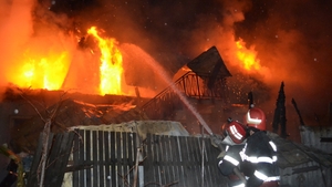 Caz şocant în Prahova! Un bărbat a murit ars în timp ce încerca să dea foc casei vecinului