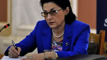 Ecaterina Andronescu a izbucnit în lacrimi! Momente grele pentru fostul ministru al Educaţiei: ”Uite-o şi pe penala asta!”