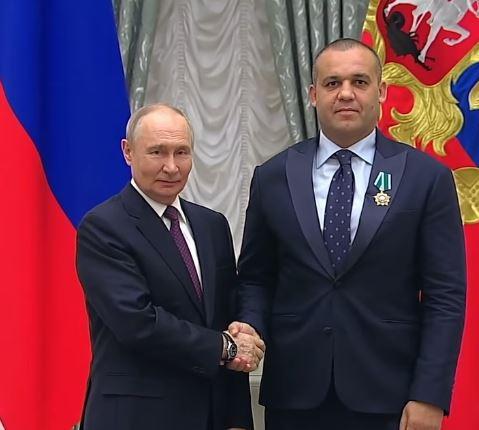 Presedintele IBA( presupusul sponsor al Andreei) , alături de Vladimir Putin