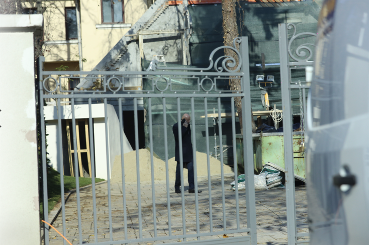 Dragoș Pavăl, proprietarul Dedeman, a ajuns la vilă și face o scurtă inspecție