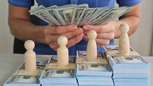 Averile miliardarilor cresc tot mai repede! Cei mai bogați 12 oameni din lume au mai mulți bani decât cei mai săraci 4 miliarde la un loc