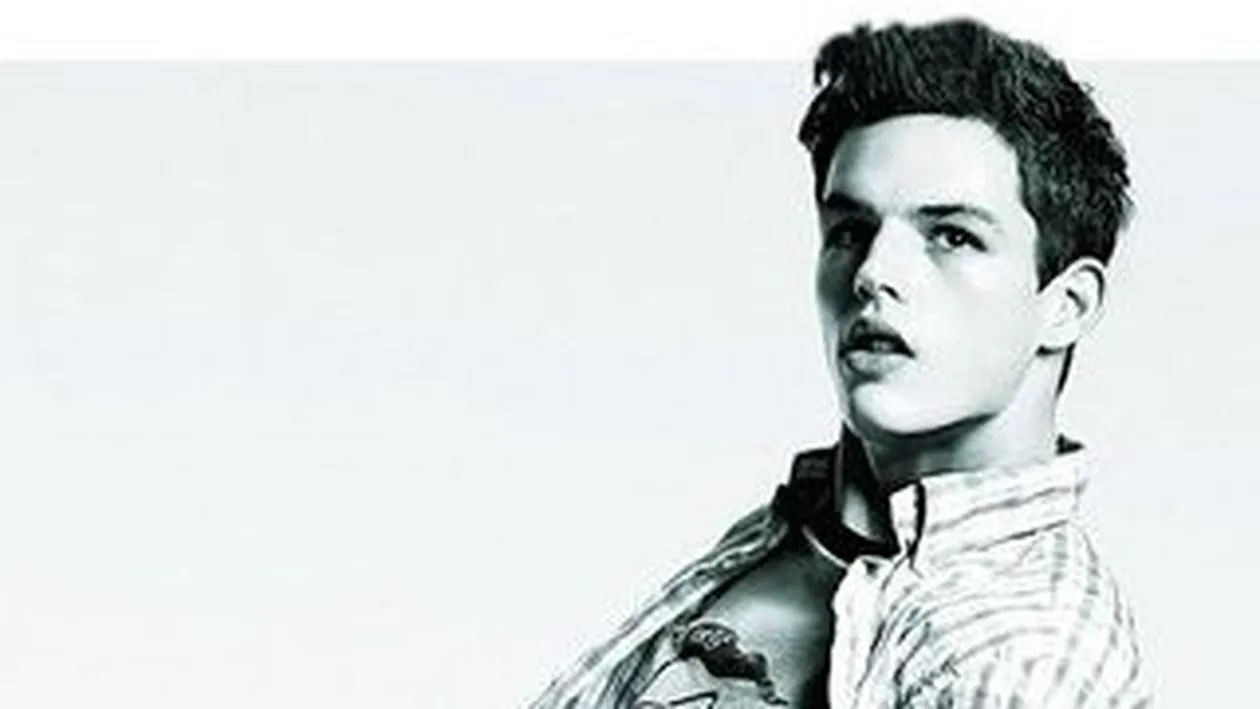 Un model s-a aruncat de la etajul patru