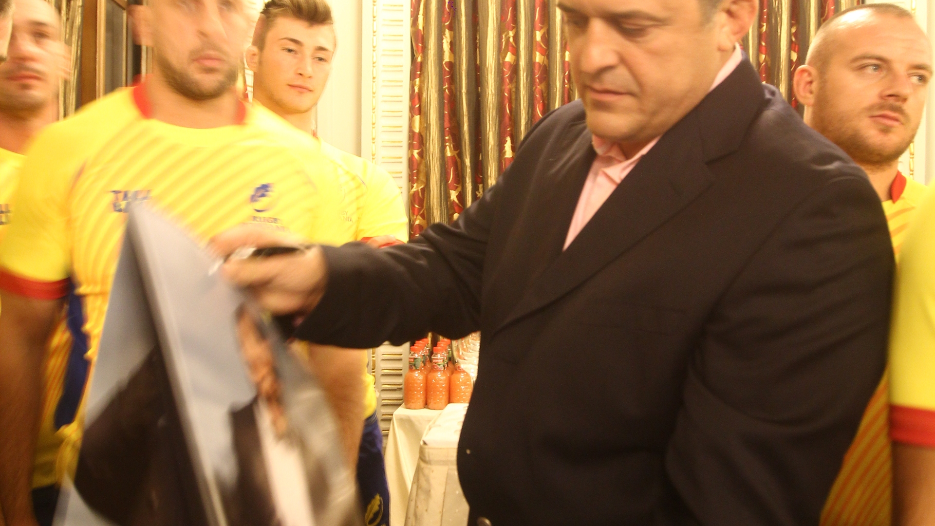 Constantin Iosef se face profesor! Vezi ce le va preda viitorilor elevi!
