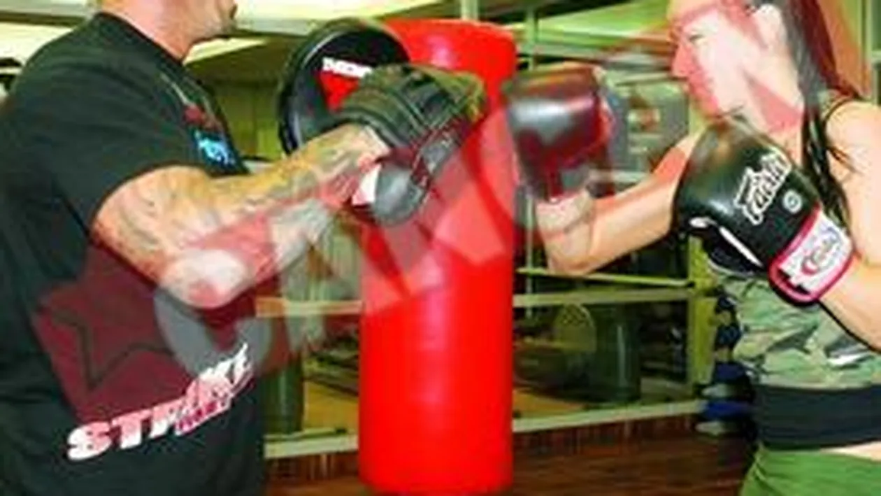 Raluca Sandu s-a harjonit pe plaja cu fostul sot al Anei Maria Prodan