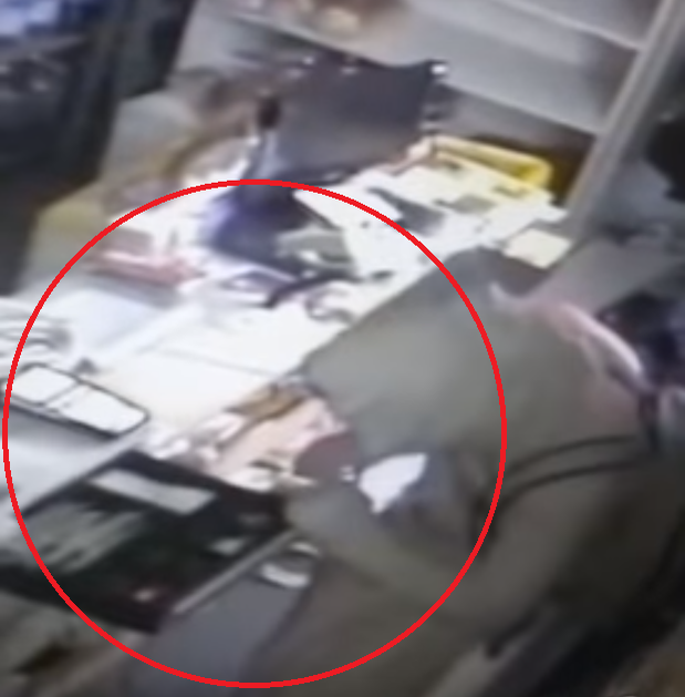 Cum a reușit un hoț din Bistrița să jefuiască un magazin. Polițiștii s-au amuzat pe cinste