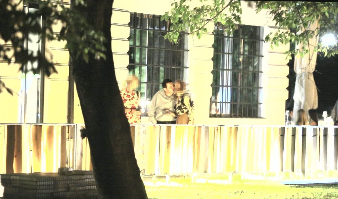 Adrian Duicu a sărutat-o pătimaș pe "Rubensiană" în timp ce se plimbau
