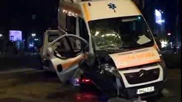 Ambulanţă în misiune, lovită de un bolid condus de un tânăr! Care este starea victimelor 