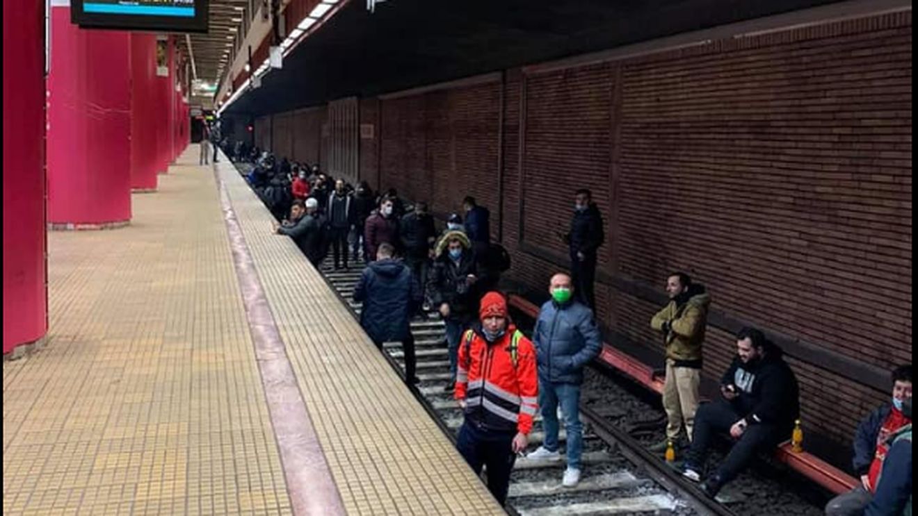 Greva spontană la metroul din București, vineri dimineața! Angajații au coborât pe linii