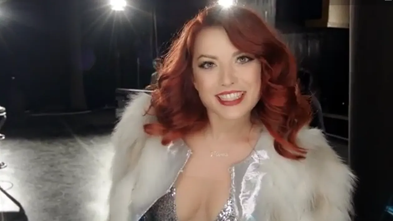 Pentru ei, Mos Craciun a venit mai devreme! Elena Gheorghe, cadou incendiar pentru fani