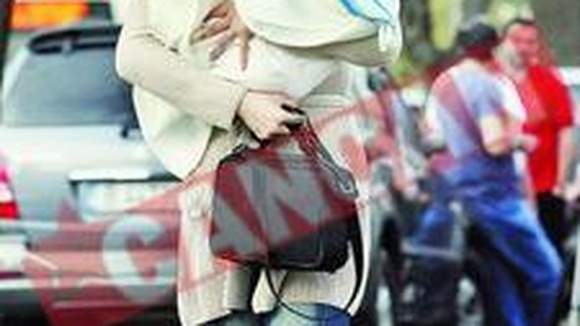 Roxana Ciuhulescu i-a luat fetitei rochie de botez de 700 euro