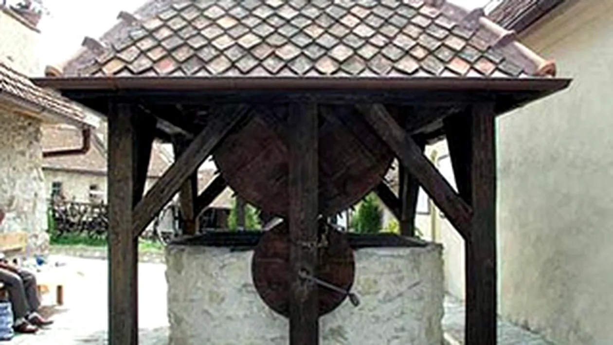 S-a aruncat in fantana si a ajuns la spital