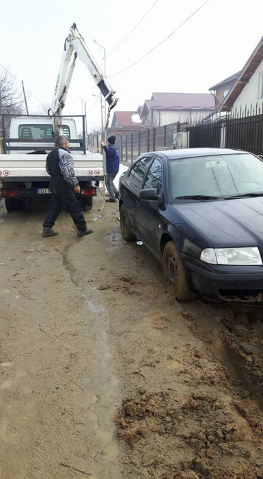 Tânărul a chemat o macara să își recupereze mașina