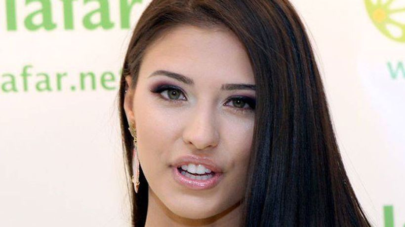 VIDEO Preludiul care o sa il „UCIDA” pe Velea ! Antonia se mangaie pe sani in sufragerie, cu lumina stinsa si pe muzica ei!