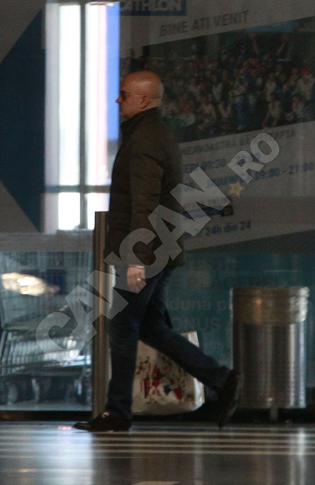 Cine îl ”filează” pe cel mai mare lobbyist din industria pharma?! Nu e James Bond, e Don Nic la cumpărături!