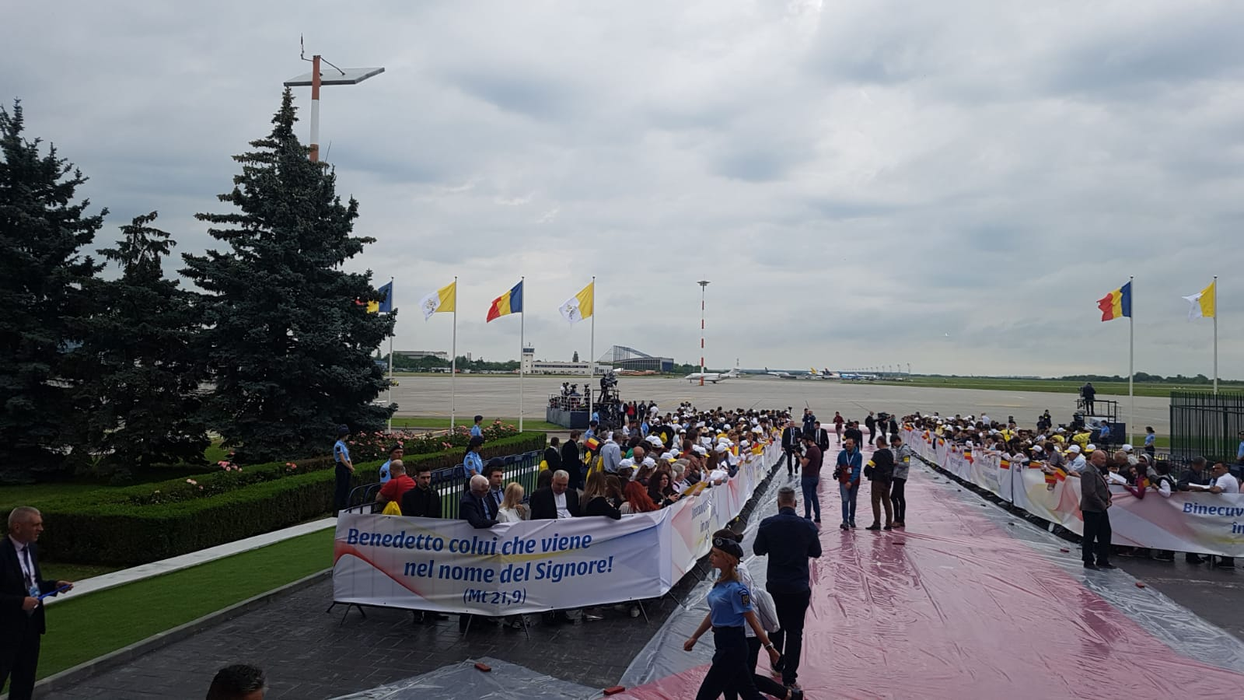 Papa Francisc este în România! Imagini super-exclusive + informații în premieră