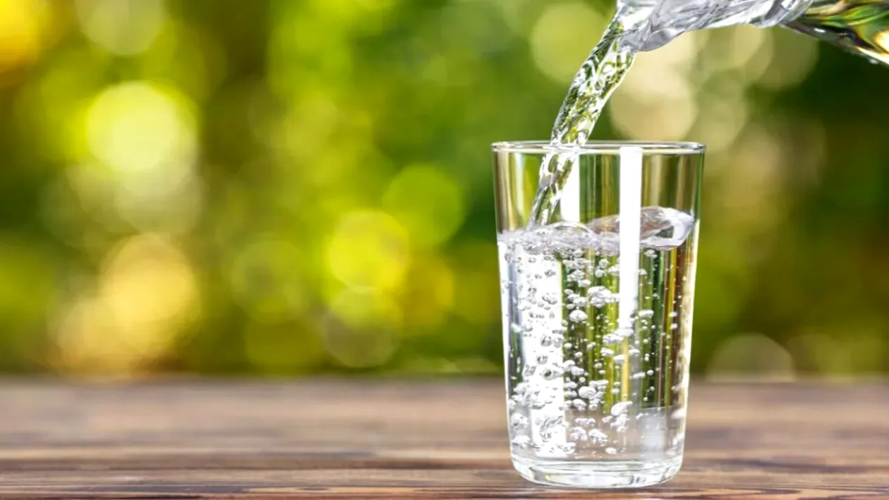 Statul român vrea să lanseze brandul de apă minerală „Dacia”. Un litru ar costa 1,5 lei