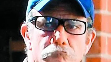 Mel Gibson si-a pus mustata si nas false