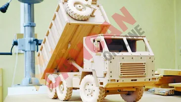 Face masini din lemn cu 4.000 de euro