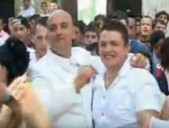 Nebunu și Bibiloi au început ca prieteni, dar acum se află în conflict