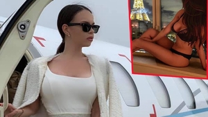 Barbie de România a pozat topless într-un avion de lux. Ce răspuns i-a dat unei prietene care i-a lăsat un comentariu sincer