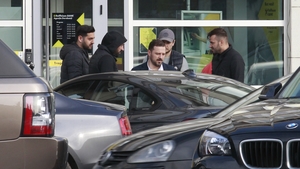 Asta înseamnă să fii şmecher! Nepotul multi-milionar al lui Gigi Becali, păzit de un alai de ”bodyguarzi” la bancă