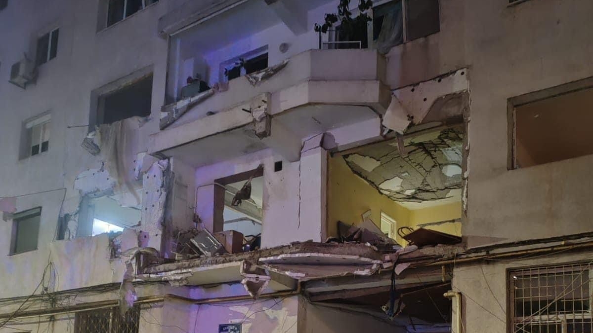 Explozie puternică într-un bloc din Brăila: 49 de oameni au fost evacuați, 16 apartamente și o grădiniță au fost afectate
