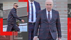 Politicieni, foști jucători și sute de fani își iau rămas bun de la Mircea Lucescu. Ultima zi de omagiu pe Arena Națională