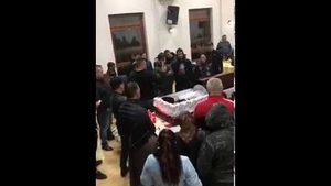 Scene șocante la priveghiul lui Nicu Maharu. Incredibil ce s-a întâmplat