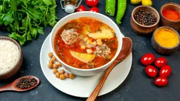 Cât te costă să faci o ciorbă de perișoare pentru șase persoane. Calcului complet al ingredientelor