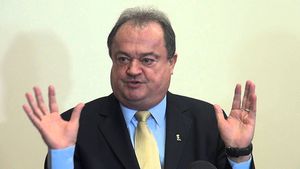 A ”refăcut” Guvernul Boc pe terasa milionarilor din Mamaia! “BULDOGUL”, zi împărătească de juma’ de miliard!