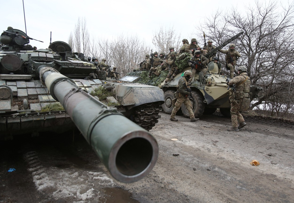 Militarii ucraineni se pregătesc să respingă un atac din regiunea Ucrainei Lugansk, pe 24 februarie 2022. (Sursa foto: profimedia.ro)