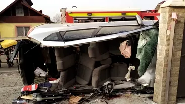 Grav accident de circulație în Suceava. O mașină a intrat într-un cap de pod, iar o persoană a decedat