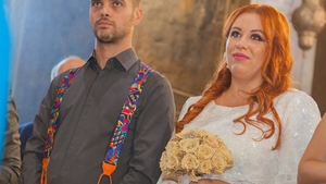 Soţul OANEI ROMAN s-a distrat cu o fostă concurentă de la „Mireasă pentru fiul meu“. Imaginea a „scăpat“ rapid pe Internet