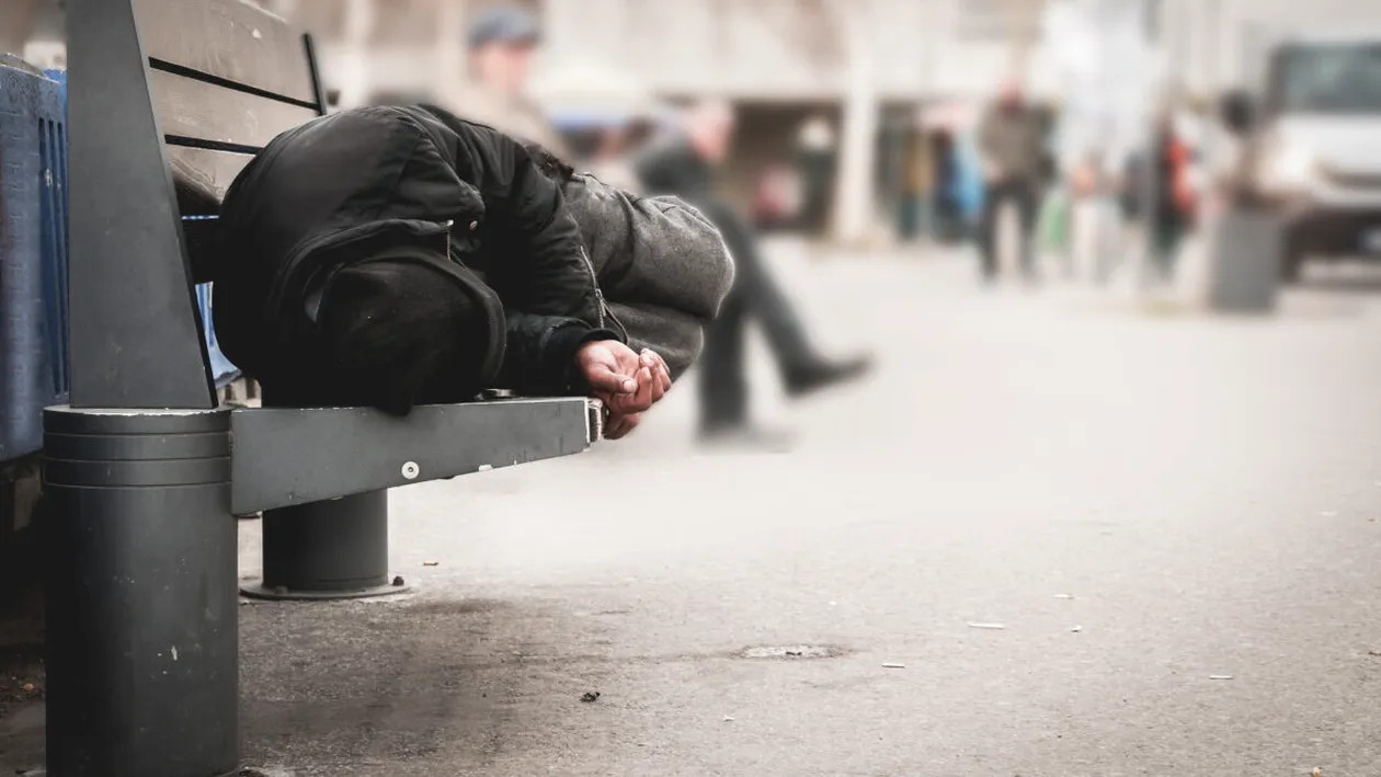 Povestea tânărului de 32 de ani care a renunțat la viața de lux și a ajuns să trăiască pe străzi, cu doar 14 dolari pe zi