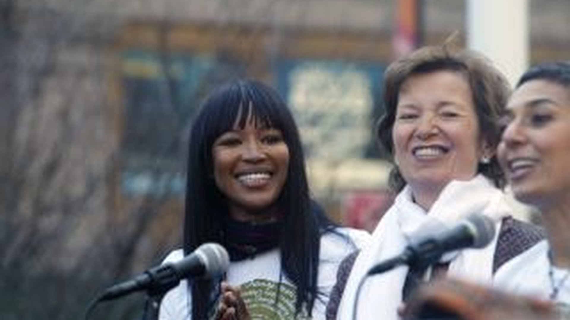 Naomi Campbell strange fonduri pentru copiii saraci din Rusia