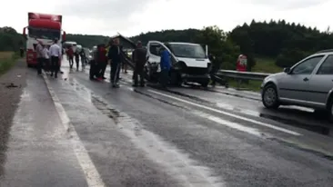 Microbuz implicat într-un grav accident la Brașov! Doi oameni, în stare gravă