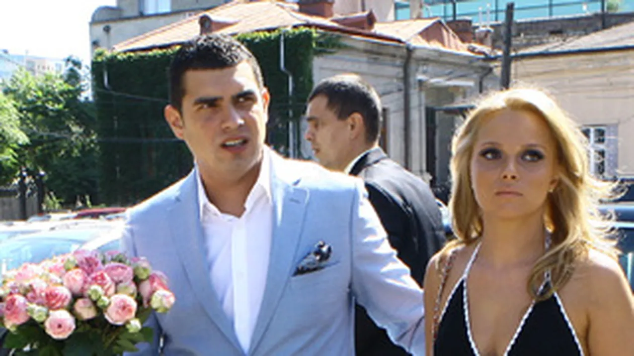 Incredibil! Nasa Elenei Basescu a fost incaltata cu pantofi ca ai lui Lady Gaga! Uite cum a aratat la Starea Civila