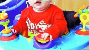 Drama unui baietel supranumit "bebe in oglinda"