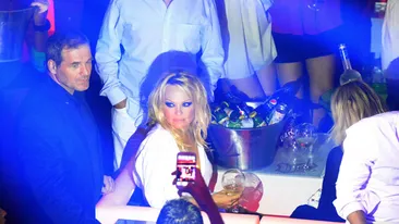 Pamela Anderson s-a destrabalat la Saint Tropez