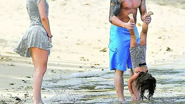 Ce tactica de agatament are amorezul lui J.Lo. Se pune bine cu fetita ca sa-i cucereasca mama