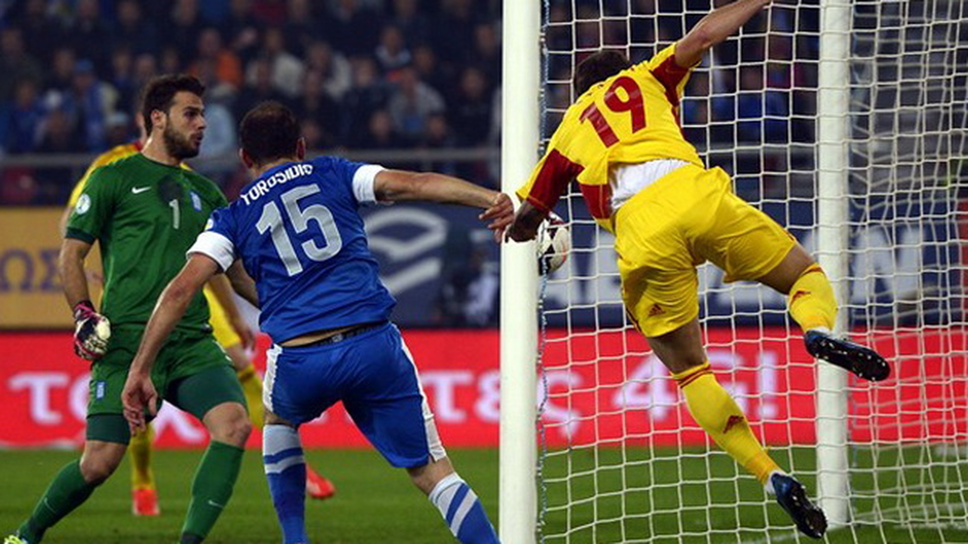 ROMANIA-GRECIA 1-1: "Masterchef" Piturca s-a oparit cu "ciorba a la grec". Vezi cum au pierdut tricolorii calificarea la Mondiale