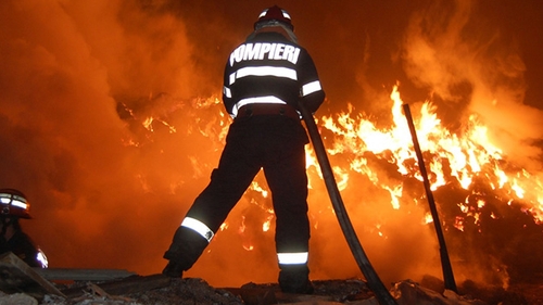 Incendiu puternic intr-un bloc din Timisoara! O persoană a fost rănită, iar alte cinci, intoxicate cu fum: "M-am trezit în fum"