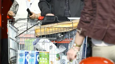 Cainele Eftimescu s-a scarpinat la barbatie in vazul tuturor