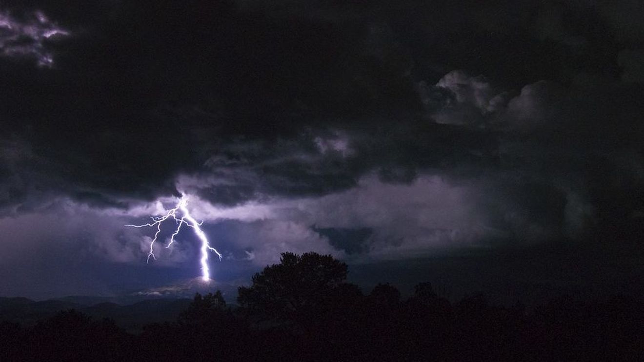 PROGNOZA METEO. Ploi, vijelii şi temperaturi în scădere în mare parte din ţară