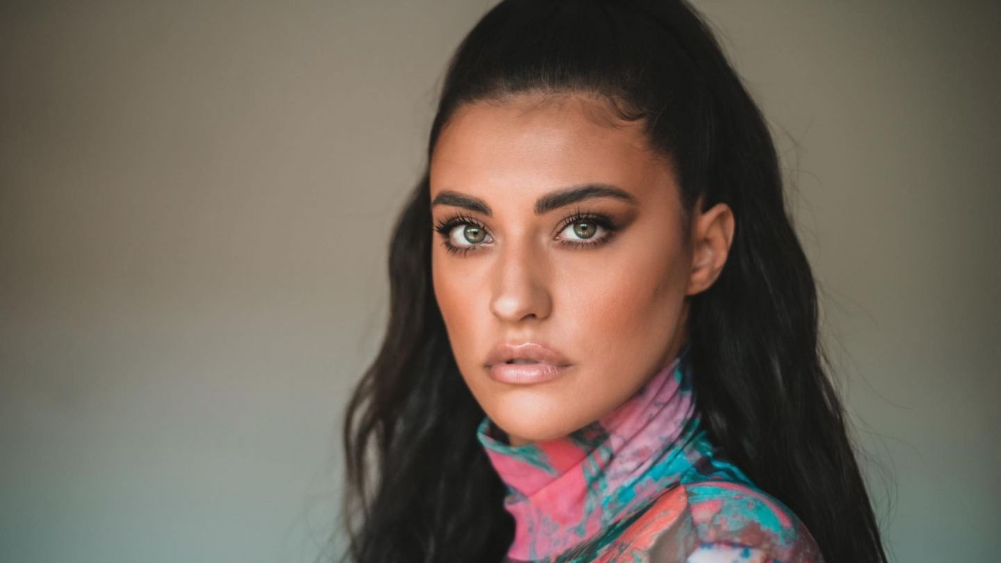 Imagini incredibile cu Antonia. Artista s-a fotografiat cu fața plină de coșuri. FOTO