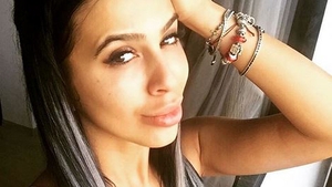 Filmările astea cresc tensiunea oricărui bărbat. Avem imaginile cu cel mai… EROTIC SELFIE de pe plaja milionarilor!