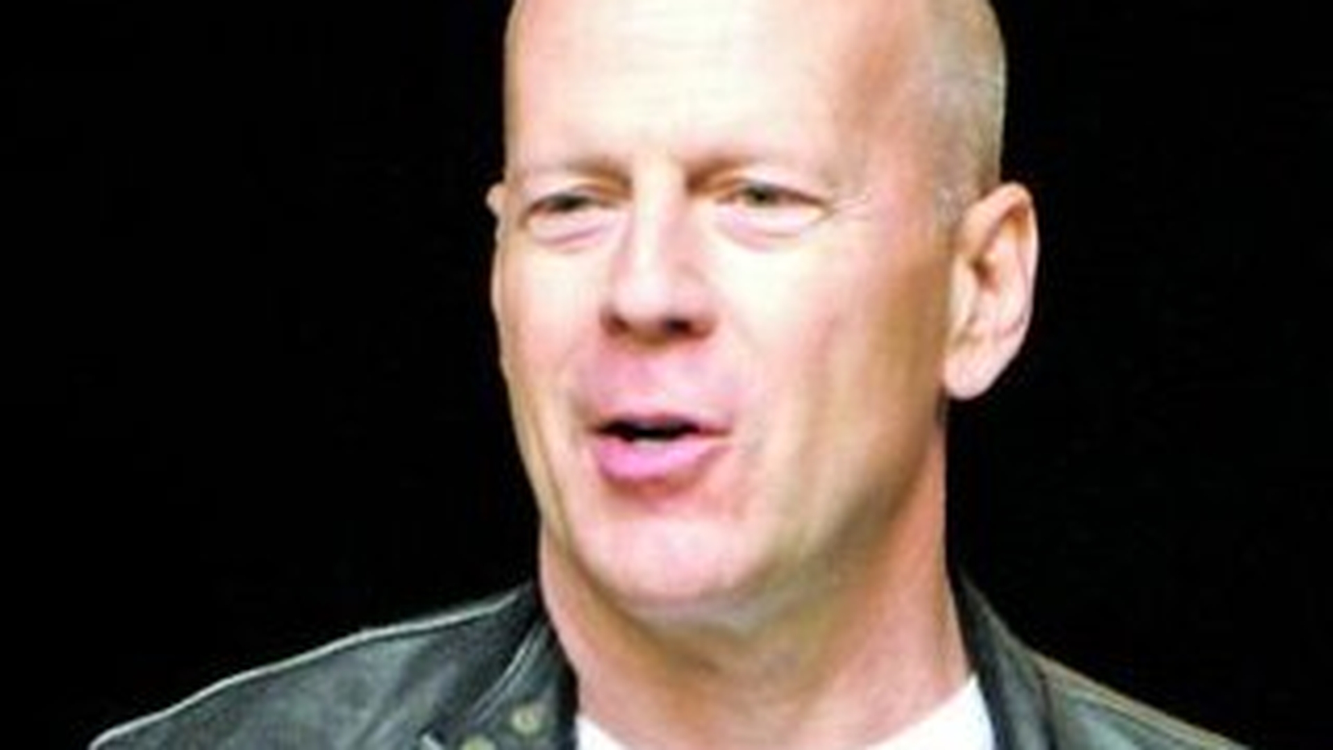 Ce mai face Bruce Willis. Moare greu la Budapesta