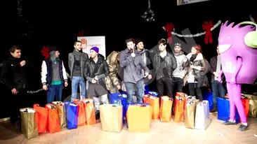 Smiley, Alex Velea si Cabron au surprins 130 de copii chiar in timpul serbarii de Craciun