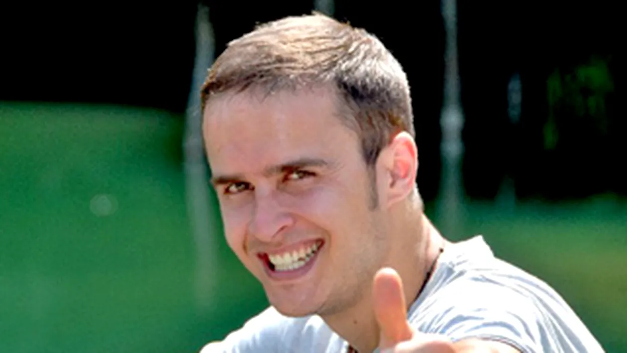 Tatic model! Hiena de la Animal X a trecut la schimbat de scutece!